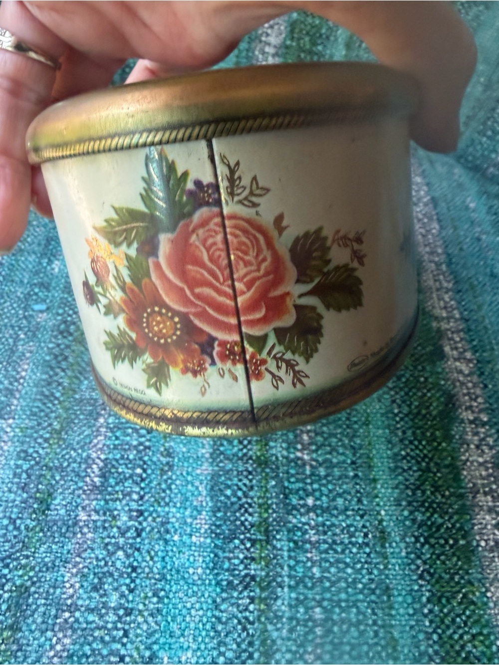 Vintage Floral Oval Meister Tin - Cream with Roses - Picture 4 of 11